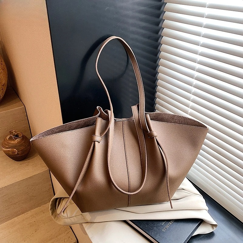Branded Designer Shoulder Tote - Luxury Bags Trend 2025 のレビューと価格