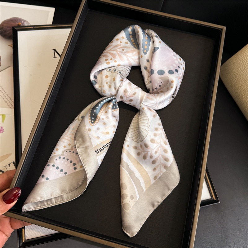 Luxury Print 70cm Square Scarf - Luxury Bags Casual のレビューと価格