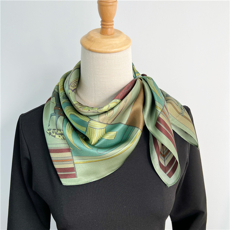 Small Mulberry Silk Scarf 65CM - Luxury Bags Green のレビューと価格
