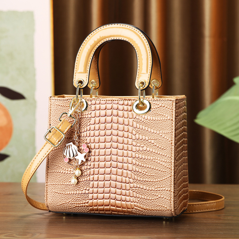 Crocodile Pattern Texture Smal - Luxury Bags Classy のレビューと価格