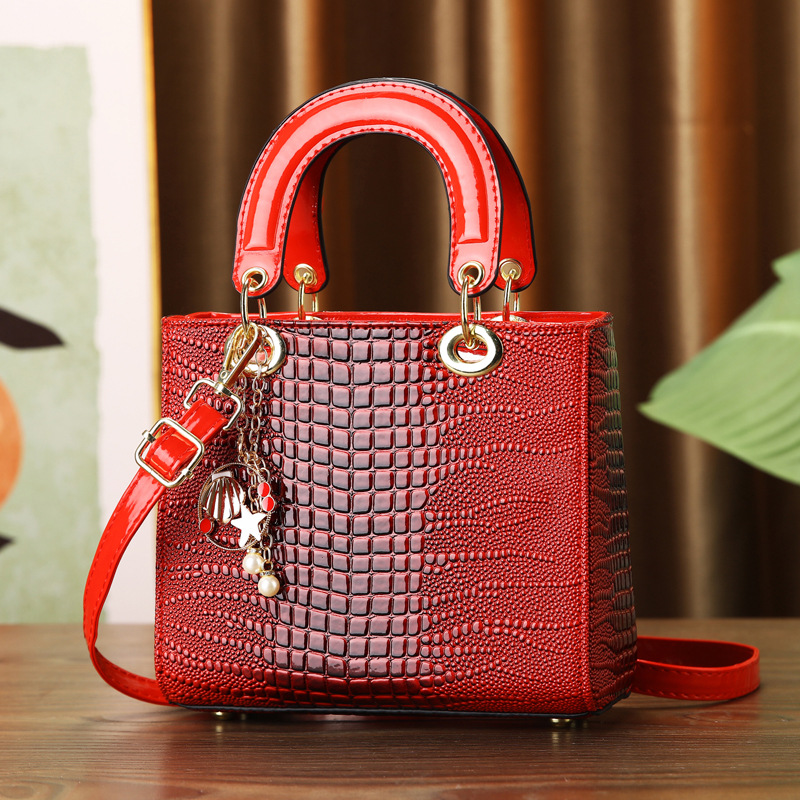 Crocodile Pattern Texture Smal - Luxury Bags Classy のレビューと価格