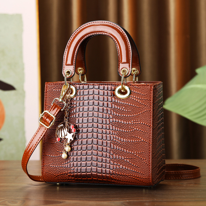 Crocodile Pattern Texture Smal - Luxury Bags Classy のレビューと価格